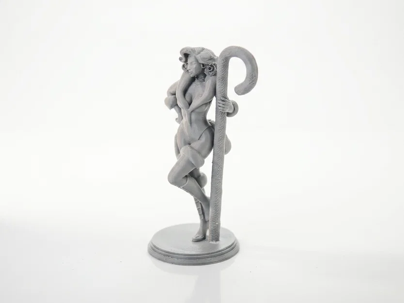 Mô hình tượng nữ cầm gậy kẹo Candy Cane - In 3D nghệ thuật - Image 1