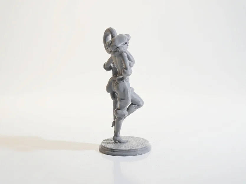Mô hình tượng nữ cầm gậy kẹo Candy Cane - In 3D nghệ thuật - Image 3