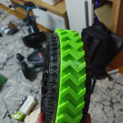 Bọc gai lốp TPU in 3D cho xe điện trẻ em Lamborghini STO
