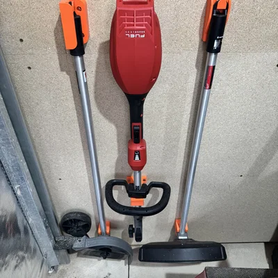 Giá treo tường Milwaukee Quik LOK - Dành cho máy cắt cỏ và tỉa hàng rào