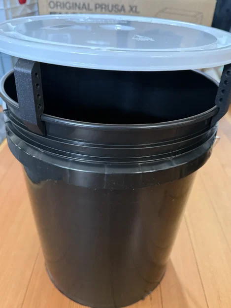 Kẹp Giữ Nắp Thùng 5 Gallon (Bucket Lid Spacer) - Giải Pháp Bẫy Muỗi Hiệu Quả - Image 1