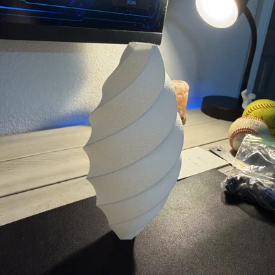 Bình Hoa Nghệ Thuật Xoắn (Twisting Art Vase) - Mẫu In 3D Độc Đáo