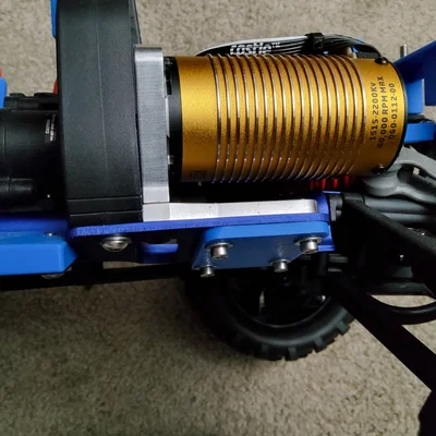 Miếng đệm đế gắn motor cho Traxxas Revo 3.3 Conversion