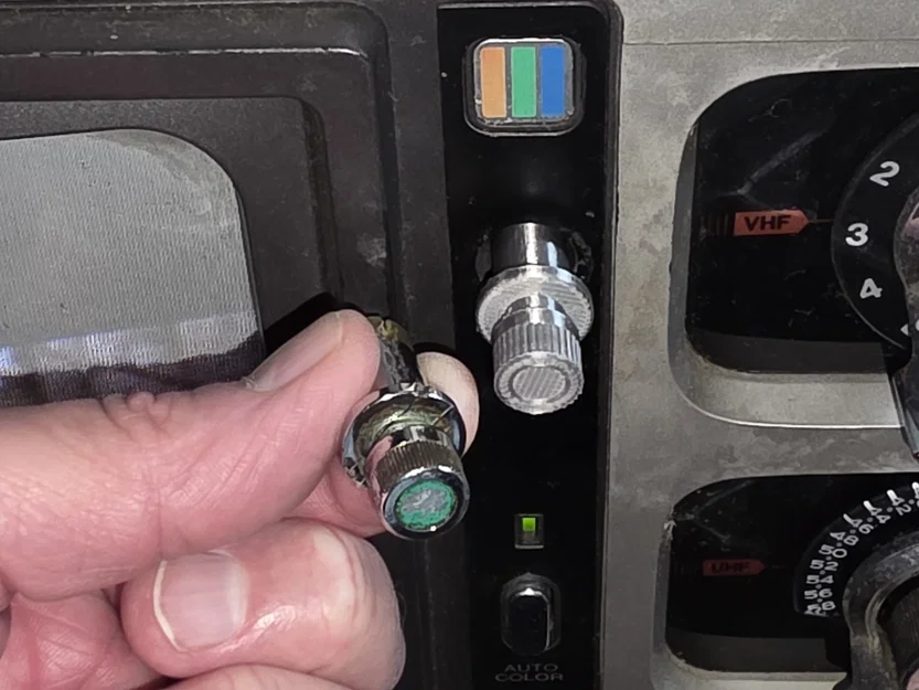 Núm Xoay Nguồn/Âm Lượng Dạng Push-Pull Cho Tivi Màu Cổ - Image 1