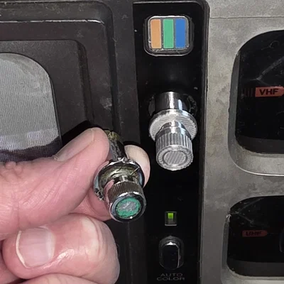 Núm Xoay Nguồn/Âm Lượng Dạng Push-Pull Cho Tivi Màu Cổ