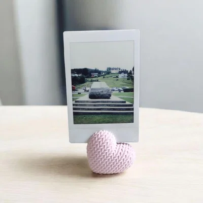 Giá đỡ ảnh hình trái tim đan len (Knitted Heart photo stand) siêu xinh