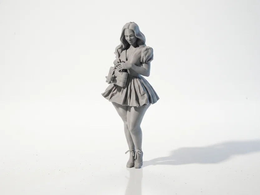 Mô hình 3D Quý Cô Thời Thượng Cầm Túi Xách (Có thể in 3D) - Image 1