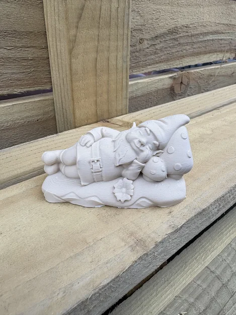 Mô hình chú lùn lười biếng - Lazy Gnome trang trí - Image 1