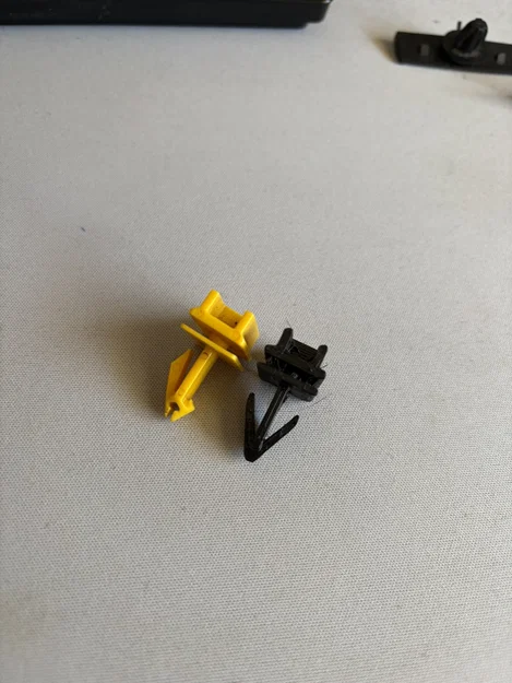 Ngàm giữ/kẹp chắn bùn cho xe Ford - Image 3
