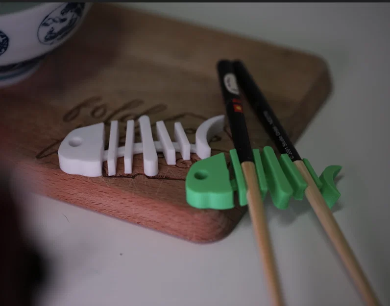 Fish sticks - Dụng cụ hỗ trợ tập cầm đũa hình xương cá - Image 2