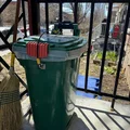 Giá đỡ thùng ủ phân compost chống thú cưng - Kèm vòng khóa tay cầm - Thumbnail 1