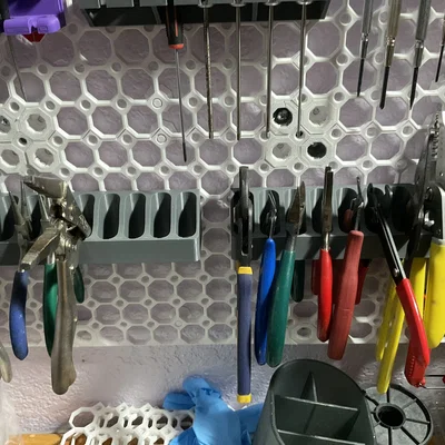 Giá treo kìm đa năng Multiboard Plier Rack giúp bàn làm việc ngăn nắp
