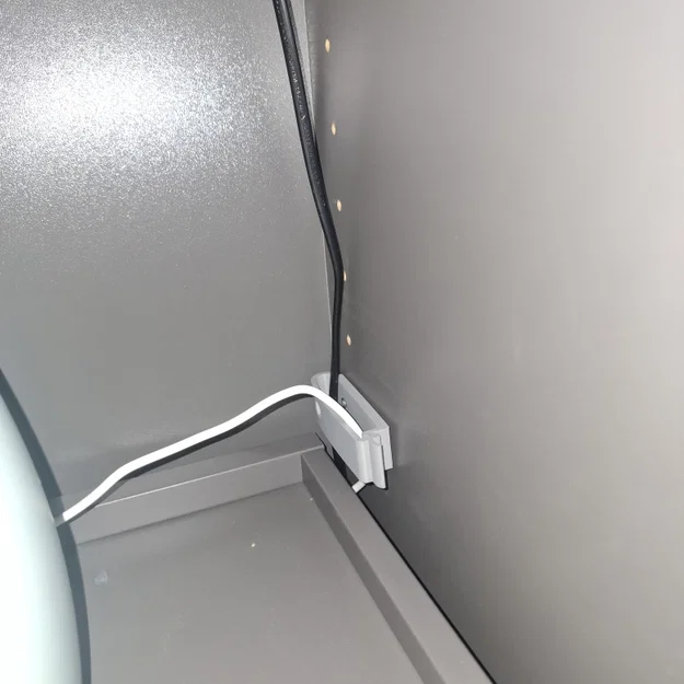 Kẹp giữ dây cáp cho lỗ lưới trên tủ (Cabinet Raster Holes) - Image 2