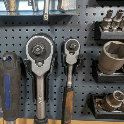 Giá treo cờ-lê Bacho gắn bảng Pegboard tiện lợi cho xưởng cơ khí