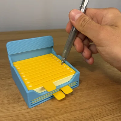 Hộp đựng giấy ghi chú (Sticky Note/Post-it) kèm bộ khuôn vẽ (Stencil)