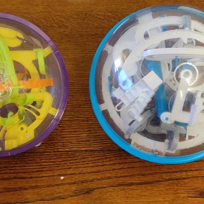 Đế giữ cho quả cầu Perplexus