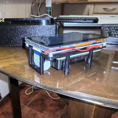 Cyberdeck Raspberry Pi 4 với màn hình 4,3 inch