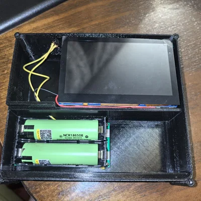 Cyberdeck Raspberry Pi 4 với màn hình 4,3 inch