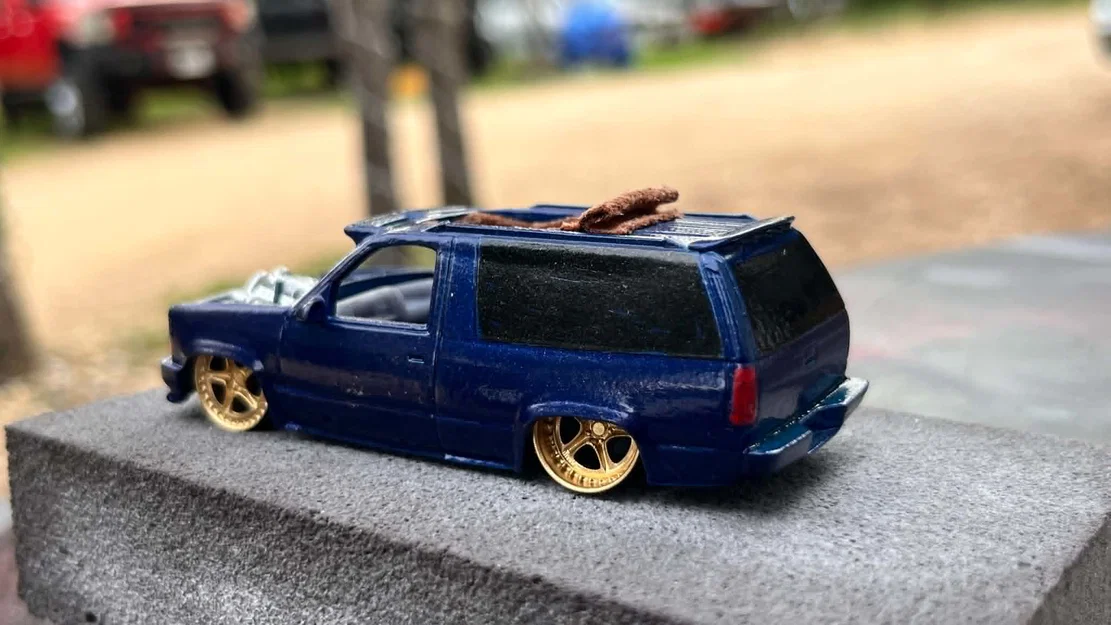 Mô hình xe 2 Door Tahoe độ hạ gầm siêu chất cho người đam mê 3D - Image 2