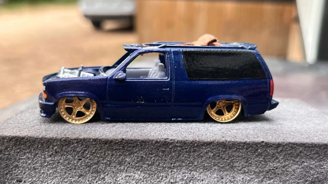 Mô hình xe 2 Door Tahoe độ hạ gầm siêu chất cho người đam mê 3D - Image 3