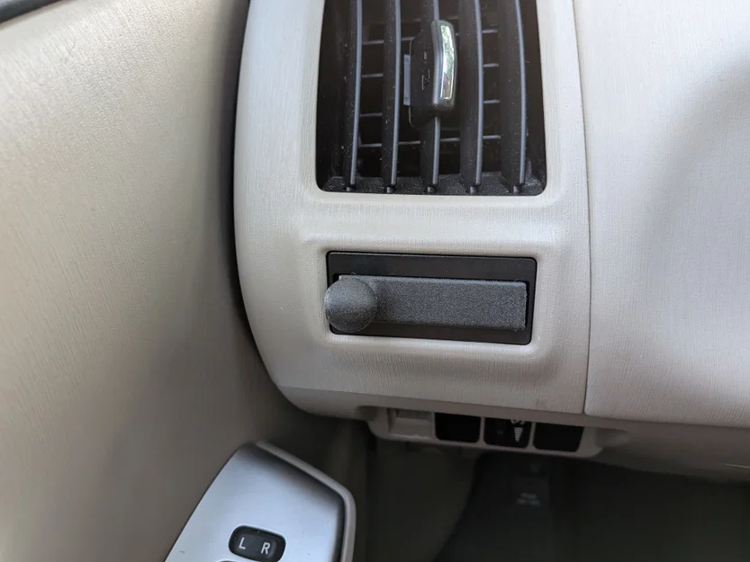 Giá đỡ điện thoại đầu bi gắn khe thẻ xe Toyota Prius - Image 1