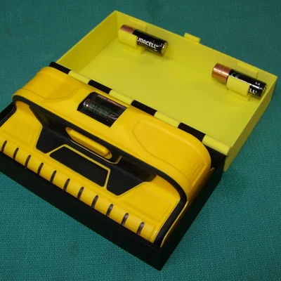 Hộp đựng Franklin Stud Finder có tích hợp khay pin 2 viên AA trên nắp