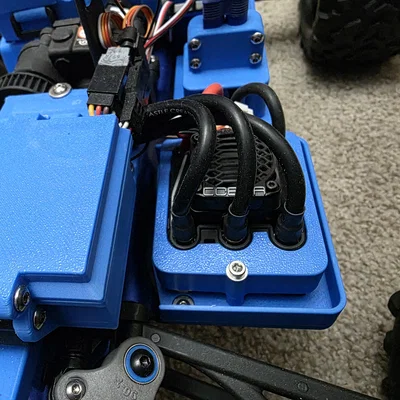 Nắp trên ESC Cobra8 cho Traxxas Revo 3.3 (Dự án chuyển đổi ceb 07 Revo)