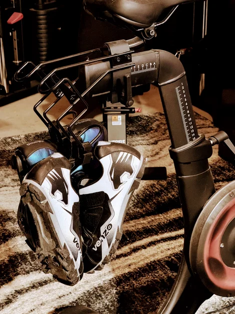 Móc treo giày xe đạp tập Peloton - Phụ kiện 3D hữu ích cho phòng gym - Image 1
