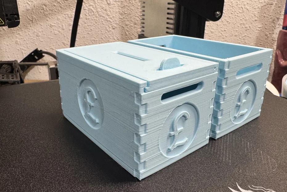 Mô hình 3D ống heo tiết kiệm hình thùng (Pound Coin Bank Crate) - Image 1