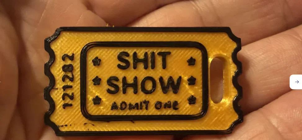 Móc khóa 3D hình vé Shit Show hài hước - Tải file STL miễn phí - Image 1