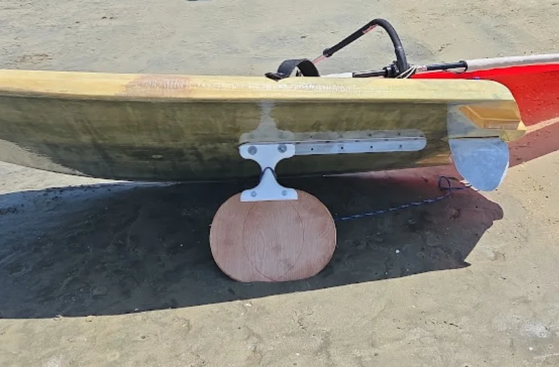 Phụ kiện gắn ván lướt gió (centerboard) cho người tập lướt ván