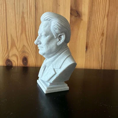 Tượng bán thân Boris Nikolayevich Yeltsin
