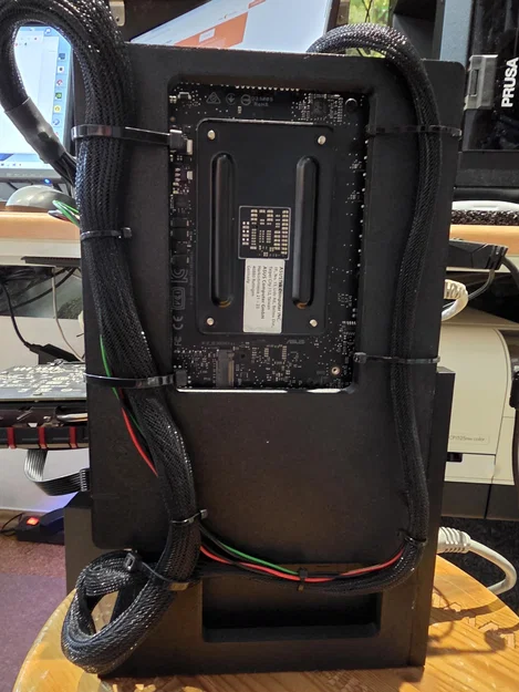 Tấm ốp lưng Solid Backplate cho khung máy Mini ITX (SFF PC) - Image 1