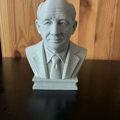 Bức tượng bán thân Mikhail Sergeyevich Gorbachev