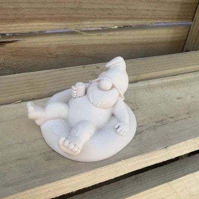 Chú Lùn Thư Giãn Bên Hồ Bơi (Pool Gnome)