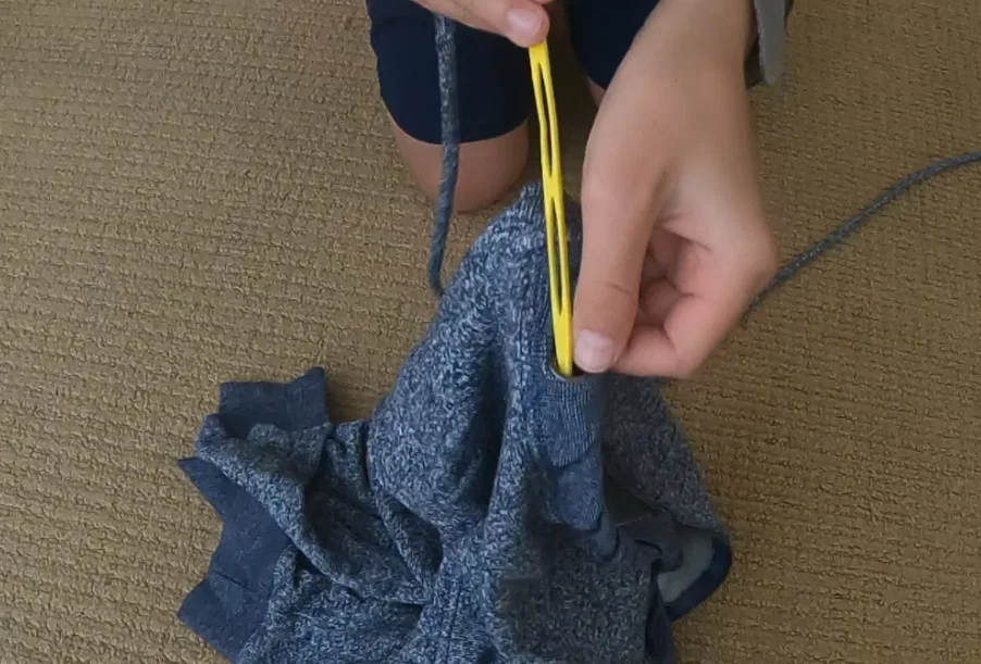 Dụng cụ luồn dây rút (Drawstring Threader) - Image 1