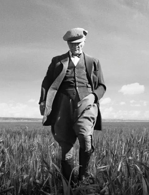 Mô hình tượng Mustafa Kemal Atatürk nghệ thuật - File STL chất lượng cao - Image 1