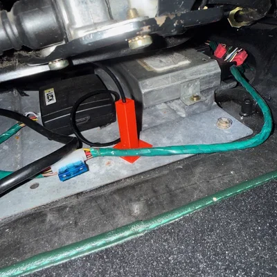 Giá đỡ dây ăng-ten (Antenna cable holder)