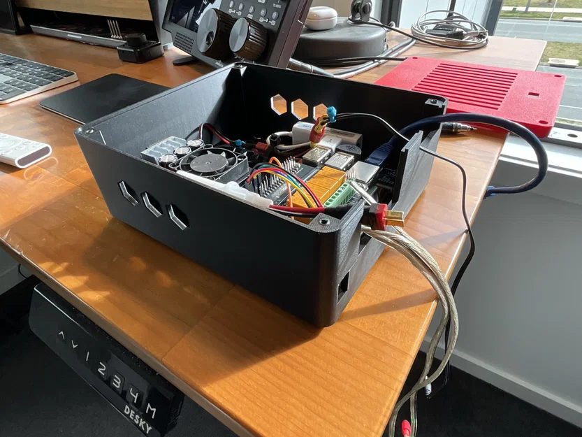 Hộp điều khiển từ xa cho trạm HAM Radio (Raspberry Pi & Flex Radio) - Image 2