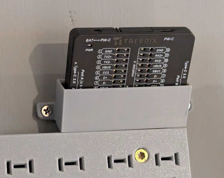 Giá treo tường cho thiết bị đo Treedix USB - Tiện lợi & Gọn gàng - Image 1