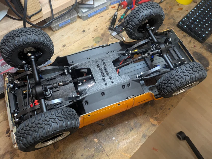 Chassis Custom Trail Finder 2 dựa trên thanh ray carbon SCX10 / Wheelbase 11,2" (284mm) - Image 6