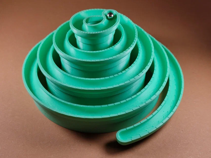 Spiral marble run - Đường chạy bi xoắn ốc - Image 1