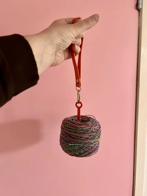 Open Yarn Minder - Dụng cụ giữ len đeo tay tiện lợi - Image 1