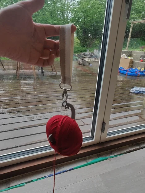 Dụng cụ giữ len góc nghiêng (Open Angled Yarn Minder) - Image 2