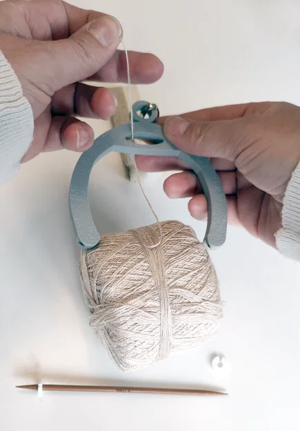 Dụng cụ giữ len góc nghiêng (Open Angled Yarn Minder) - Image 3