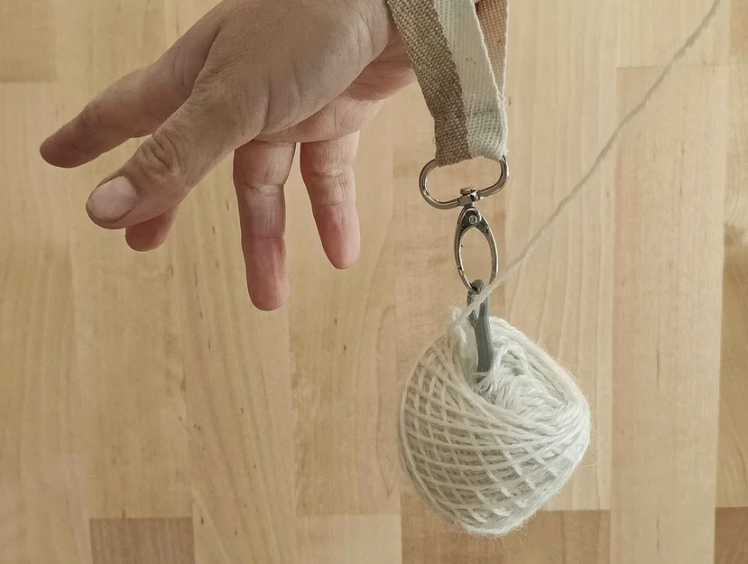 Dụng cụ giữ len góc nghiêng (Open Angled Yarn Minder) - Image 6