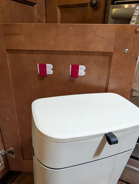 Ngàm treo thùng rác hữu cơ (Organics Bin Mount) - Image 1