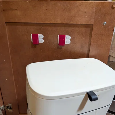 Ngàm treo thùng rác hữu cơ (Organics Bin Mount)