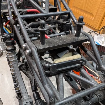 Giá Đỡ Thân Xe Phía Sau Cho Axial SMT10 (Rear Body Mount)