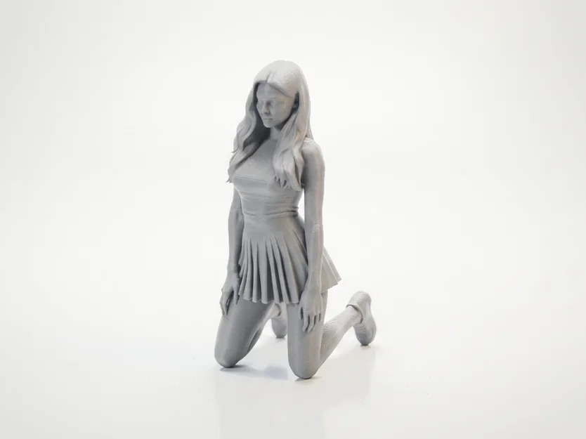 Mô hình tượng cô gái quỳ gối in 3D nghệ thuật - Image 1